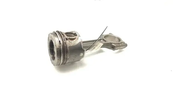 Renault Clio III Piston with connecting rod K9K628