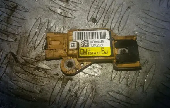 Opel Signum Airbag deployment crash/impact sensor 13102027 BJS0000VJ5R
