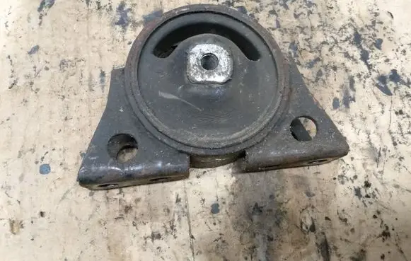Nissan Almera Tino Engine mount bracket