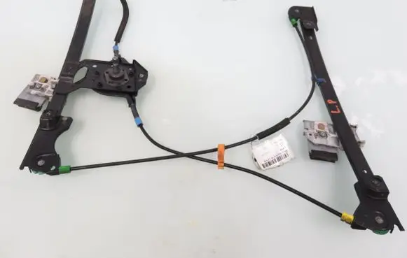 Volkswagen Golf III Front door manual window regulator 