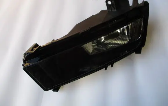 Volkswagen Touran III Front fog light 5TA941662A