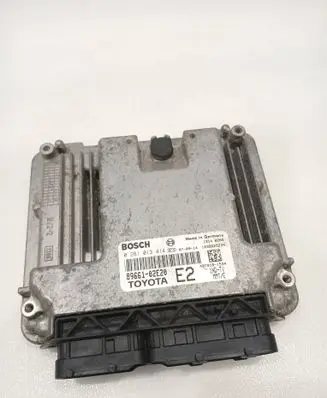 Toyota Auris 150 Engine control unit/module 8966102E20 0281013414 1039S25235