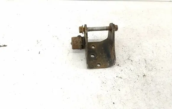 Engine mounting bracket