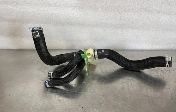 Renault Trafic III (X82) Engine coolant pipe/hose 215032913R
