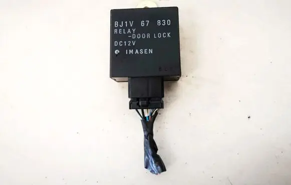 Mazda 323 Door control unit/module bj1v67830