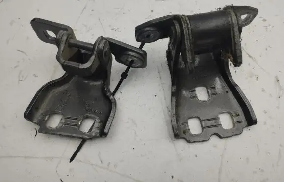 Rear door hinge set