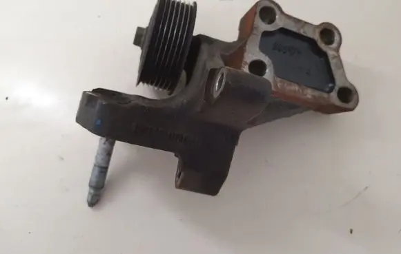Toyota Avensis T270 Engine mounting bracket 123150R020