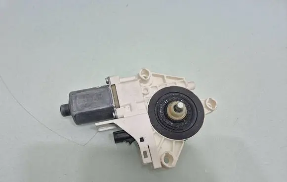 Dodge Journey Front door window regulator motor 914067101