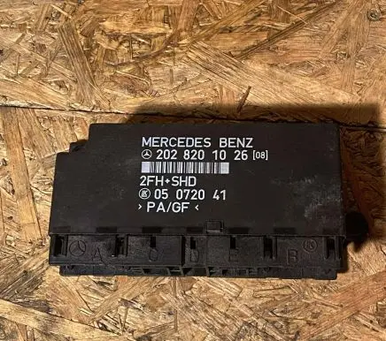Mercedes-Benz E W124 Comfort/convenience module 2028201026 05072041