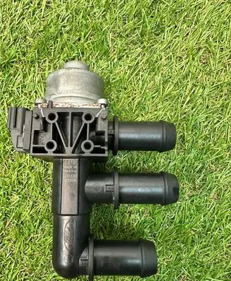 Ford Kuga III Coolant heater control valve LU5A8C505AA