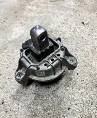 BMW 5 F10 F11 Engine mount bracket 6785601 300112