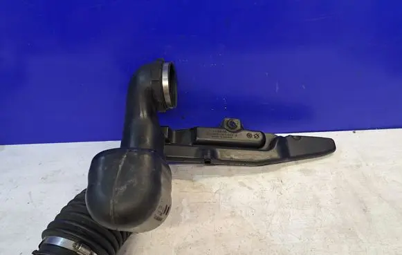 Chevrolet Tahoe Air intake hose/pipe 15839788
