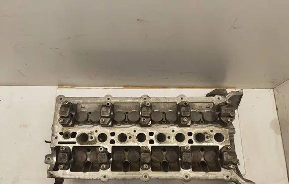 Land Rover Range Rover L322 Engine head 8W936090A