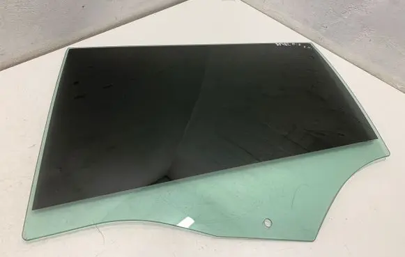 Volkswagen PASSAT B8 Rear door window glass 3G9845025D