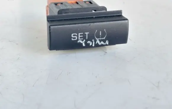 Skoda Octavia Mk2 (1Z) TPMS reset button 1Z0927127A