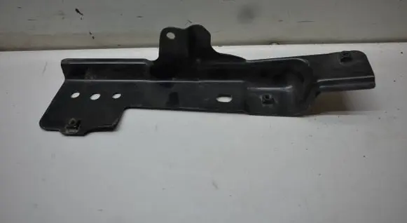 Audi Q7 4L Fender mounting bracket 4L0805698