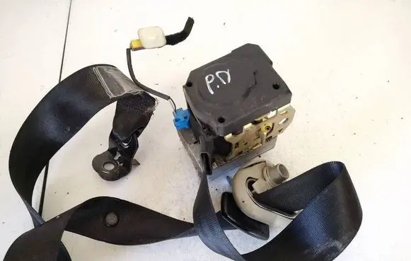 Volkswagen Golf IV Front seatbelt
