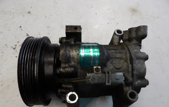 Renault Clio III Air conditioning (A/C) compressor (pump) 8200365787 19181452F1900