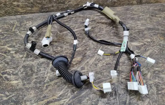 Lexus LS 460 - 600H Front door wiring loom 8215250322