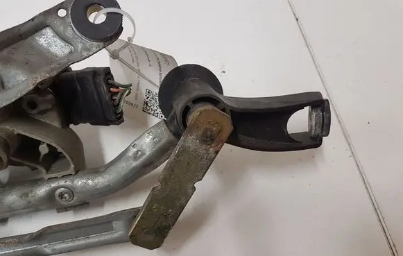 Nissan Almera N16 Front wiper linkage and motor 53630147