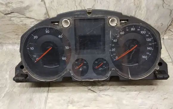 Volkswagen PASSAT B6 Speedometer (instrument cluster) 3C0920960N