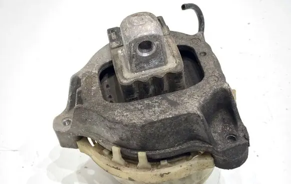 BMW X5 G05 Engine mount vacuum valve 6860486