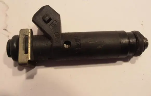 Volkswagen PASSAT B5.5 Fuel injector