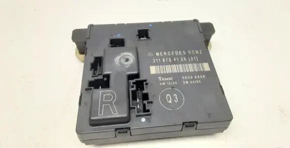 Mercedes-Benz E W211 Door control unit/module 2118704126
