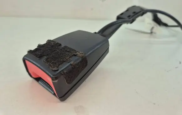 Audi A3 S3 8P Front seatbelt buckle 8P0857756E 18102008246