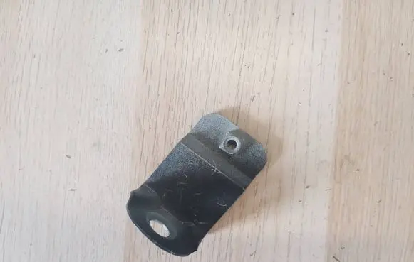 Fender mounting bracket