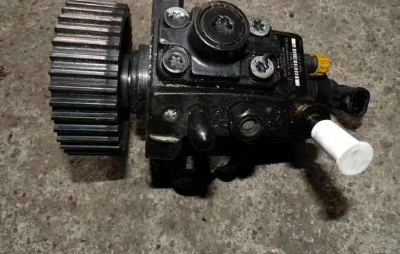 Alfa Romeo 159 Fuel injection high pressure pump 0445010130