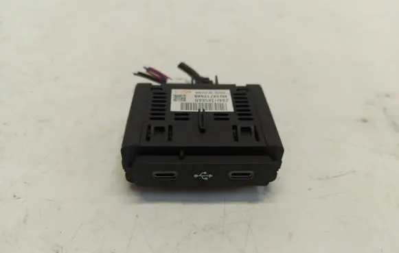 Renault Austral USB socket connector 284H38566R