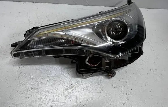 Toyota Avensis T270 Headlight/headlamp AVENSIS-T27-LIFT