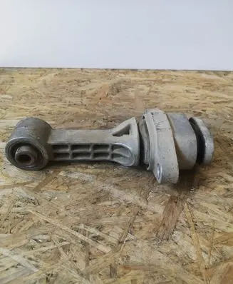 Hyundai i20 (PB PBT) Engine mount bracket