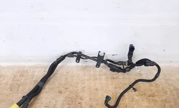 BMW 2 Active Tourer U06 Fuel line pipe 8472033 8472035 13538472033