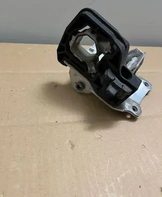 BMW 5 F10 F11 Radiator mount bracket 7186513