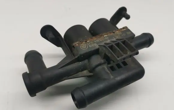 BMW 5 F10 F11 Coolant heater control valve 9119164 1147412200