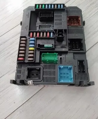 Peugeot 208 Comfort/convenience module 9807532080