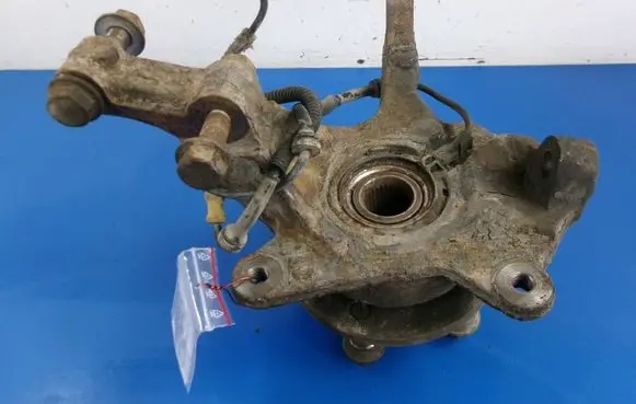 Opel Vivaro Front wheel hub spindle knuckle