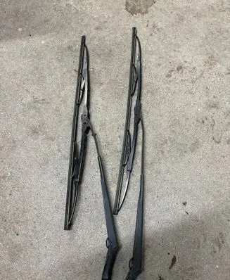 Porsche 911 996 Front wiper blade arm 