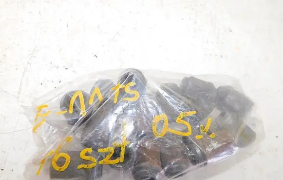Toyota Corolla E120 E130 Nuts/bolts 190234