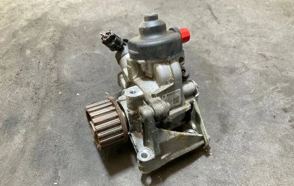 Renault Captur Fuel injection high pressure pump 167001056R 0445010530 H8201102066