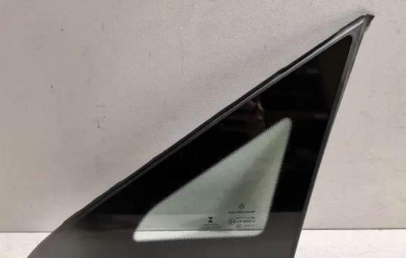 Mercedes-Benz Vito Viano W447 Front triangle window/glass A4476730105 E943R000016