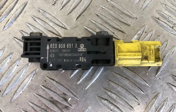 Audi A4 S4 B7 8E 8H Airbag deployment crash/impact sensor 8E0959651A 020211 240207