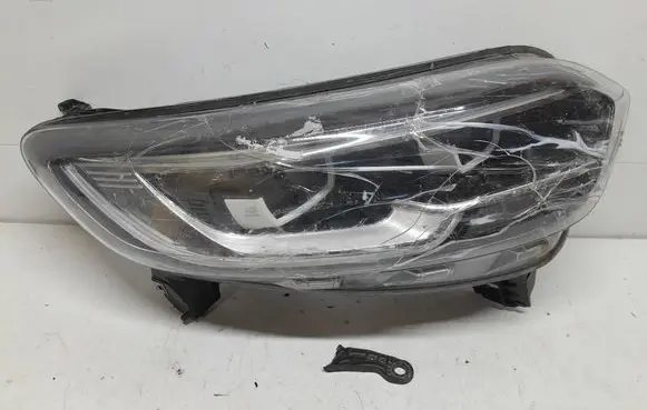 Renault Kadjar Headlight/headlamp 260101637R