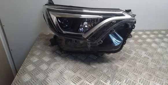 Toyota RAV 4 (XA40) Headlight/headlamp W3049
