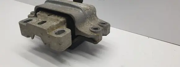 Volkswagen PASSAT B6 Engine mount bracket 3C0199555