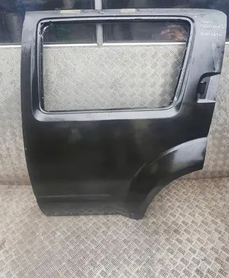 Nissan Pathfinder R51 Rear door