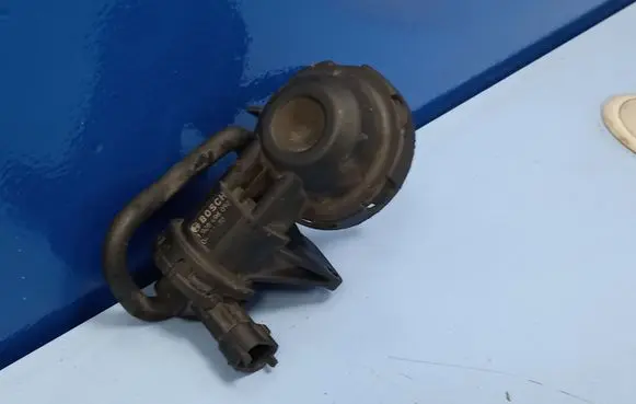 Vacuum valve