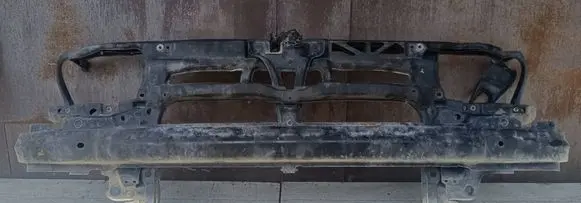 Volkswagen Golf IV Radiator support slam panel